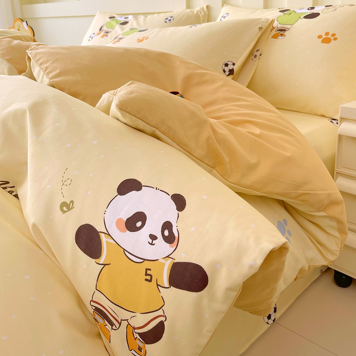 91家纺网 家纺一手货源 找家纺 金鑫汇家纺 2025新款A类全棉纯棉印花大床图单被套 被套单件 足球争霸赛-黄