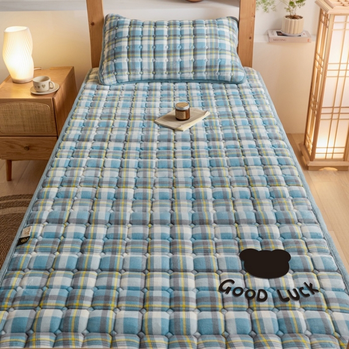 91家纺网 家纺一手货源 找家纺 爱屋及屋 2025新款无印风牛奶绒床护垫-学生床 牛奶绒-简析蓝