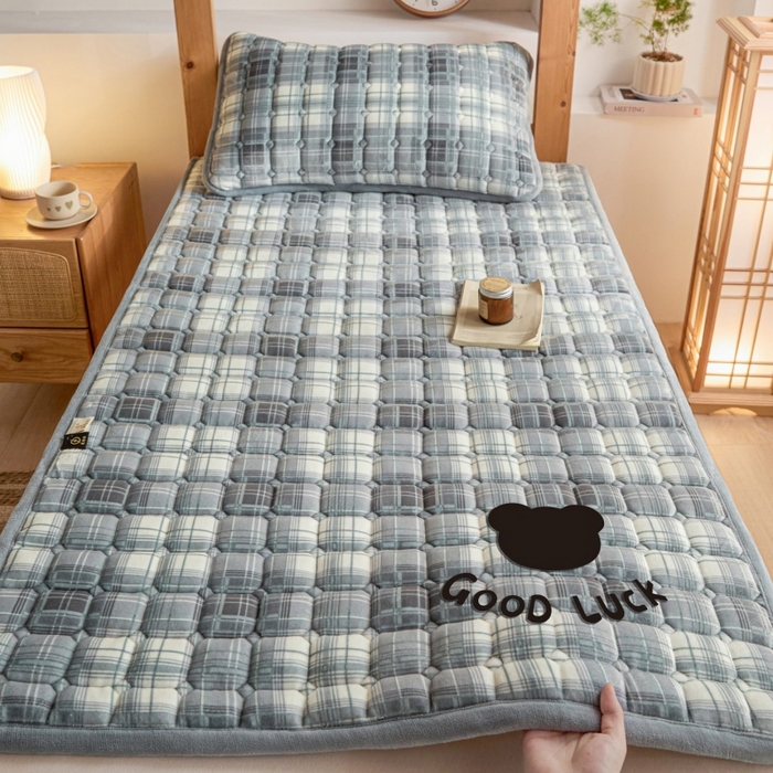 91家纺网 家纺一手货源 找家纺 爱屋及屋 2025新款无印风牛奶绒床护垫-学生床 牛奶绒- 光年灰