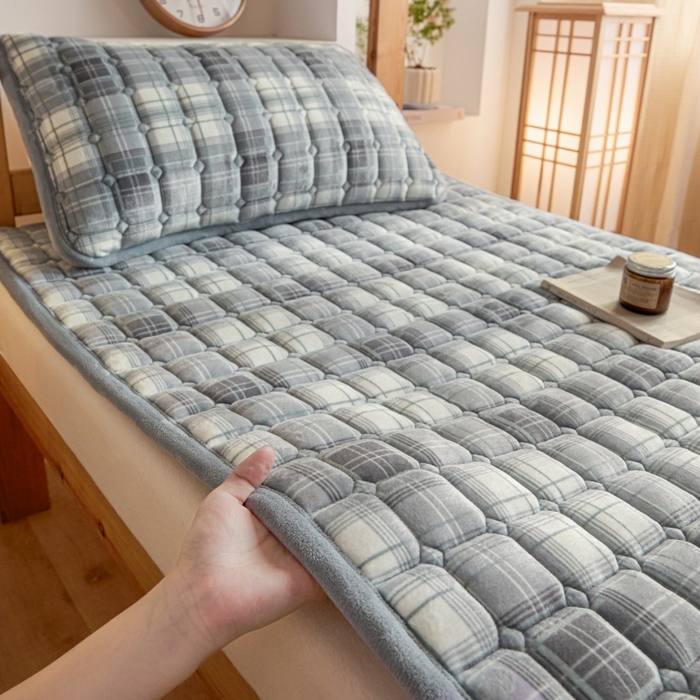 91家纺网 家纺一手货源 找家纺 爱屋及屋 2025新款无印风牛奶绒床护垫-学生床 牛奶绒- 光年灰