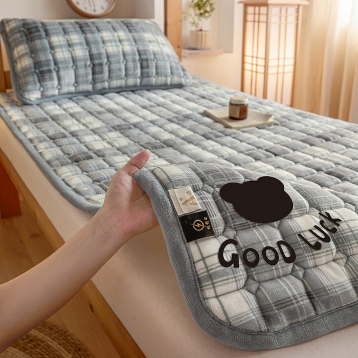 91家纺网 家纺一手货源 找家纺 爱屋及屋 2025新款无印风牛奶绒床护垫-学生床 牛奶绒- 光年灰