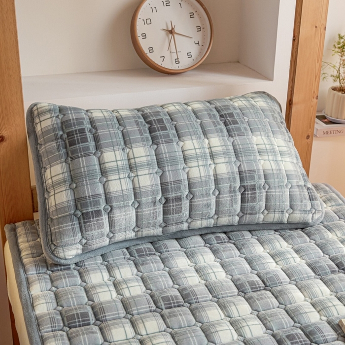 91家纺网 家纺一手货源 找家纺 爱屋及屋 2025新款无印风牛奶绒床护垫-学生床 牛奶绒- 光年灰