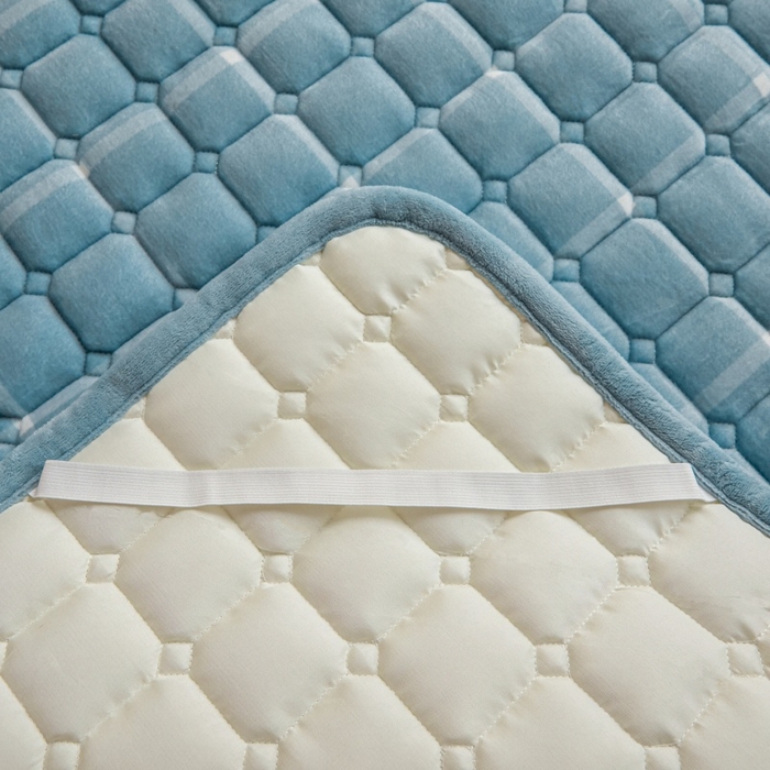 91家纺网 家纺一手货源 找家纺 爱屋及屋 2025新款无印风牛奶绒床护垫-学生床 牛奶绒-海蓝大格