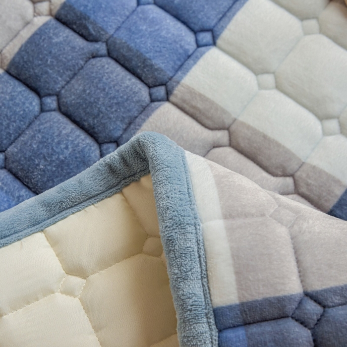 91家纺网 家纺一手货源 找家纺 爱屋及屋 2025新款无印风牛奶绒床护垫-学生床 牛奶绒-蓝咖大格