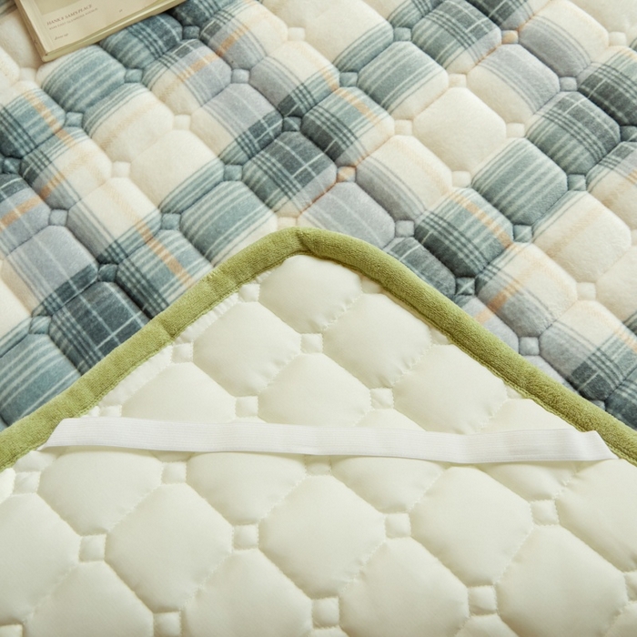 91家纺网 家纺一手货源 找家纺 爱屋及屋 2025新款无印风牛奶绒床护垫-学生床 牛奶绒-韵绿格