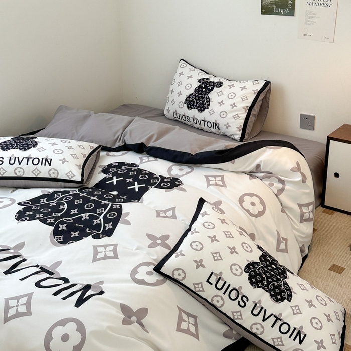 91家纺网 家纺一手货源 找家纺 摩卡（乐趣） 2025新款现代简约网红款四季棉四件套 熊仔白