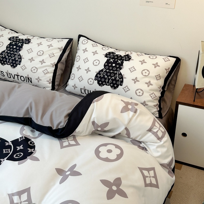 91家纺网 家纺一手货源 找家纺 摩卡（乐趣） 2025新款现代简约网红款四季棉四件套 熊仔白