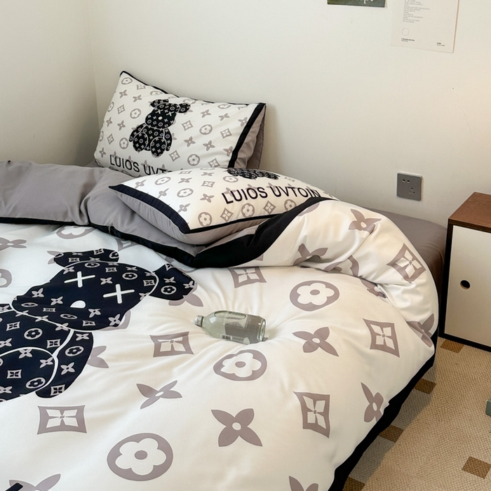 91家纺网 家纺一手货源 找家纺 摩卡（乐趣） 2025新款现代简约网红款四季棉四件套 熊仔白