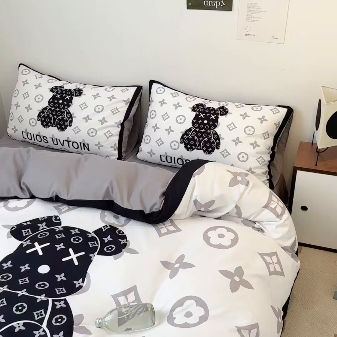 91家纺网 家纺一手货源 找家纺 摩卡（乐趣） 2025新款现代简约网红款四季棉四件套 熊仔白