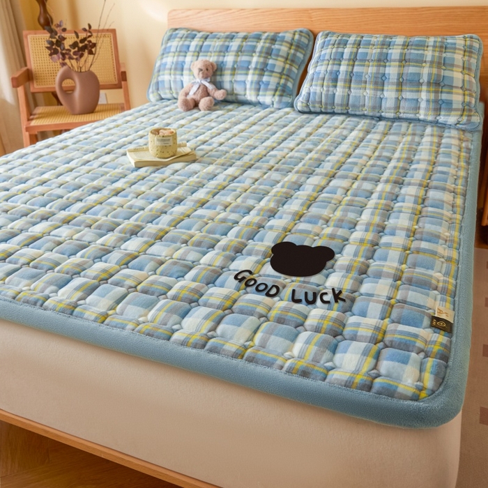 91家纺网 家纺一手货源 找家纺 爱屋及屋 2025新款无印风牛奶绒床垫-大床款 牛奶绒-简析蓝