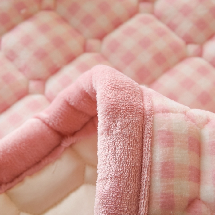 91家纺网 家纺一手货源 找家纺 爱屋及屋 2025新款无印风牛奶绒床垫-大床款 牛奶绒-粉小格