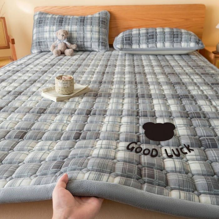 91家纺网 家纺一手货源 找家纺 爱屋及屋 2025新款无印风牛奶绒床垫-大床款 牛奶绒-光年灰