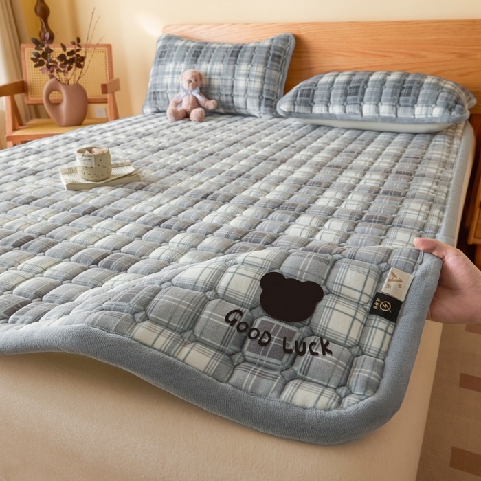 91家纺网 家纺一手货源 找家纺 爱屋及屋 2025新款无印风牛奶绒床垫-大床款 牛奶绒-光年灰