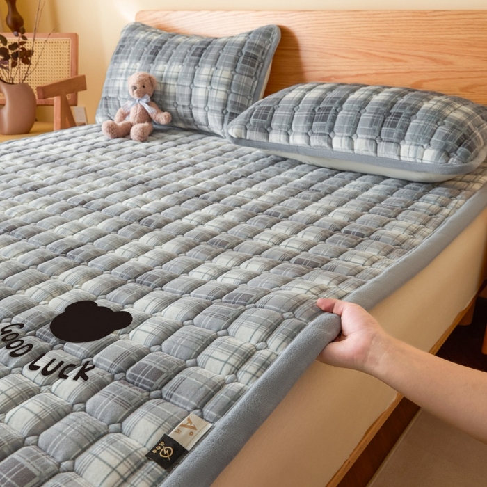 91家纺网 家纺一手货源 找家纺 爱屋及屋 2025新款无印风牛奶绒床垫-大床款 牛奶绒-光年灰