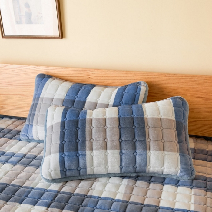 91家纺网 家纺一手货源 找家纺 爱屋及屋 2025新款无印风牛奶绒床垫-大床款 牛奶绒-蓝咖大格