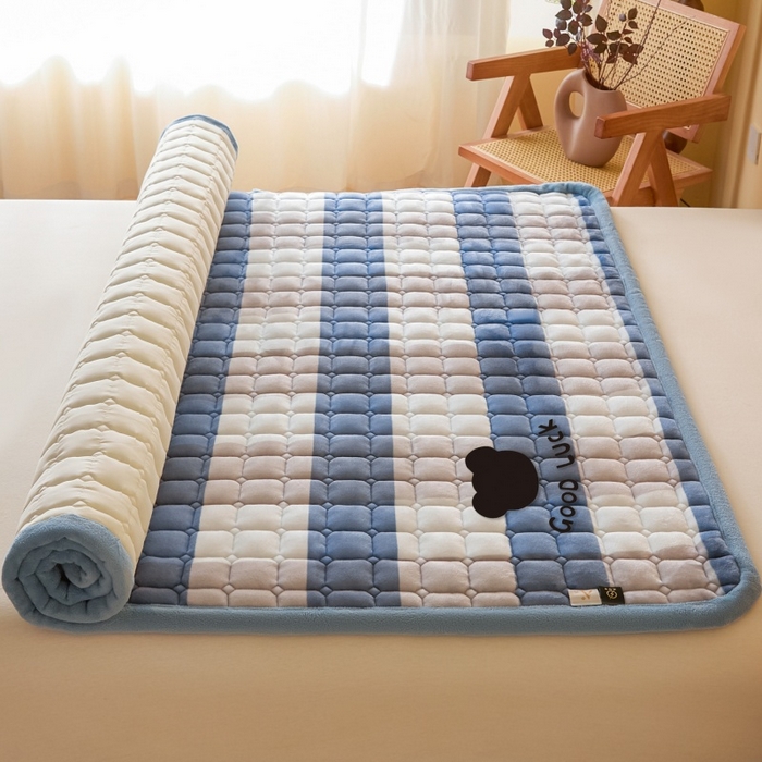 91家纺网 家纺一手货源 找家纺 爱屋及屋 2025新款无印风牛奶绒床垫-大床款 牛奶绒-蓝咖大格