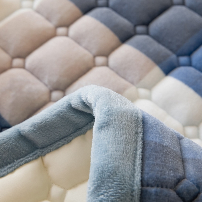 91家纺网 家纺一手货源 找家纺 爱屋及屋 2025新款无印风牛奶绒床垫-大床款 牛奶绒-蓝咖大格