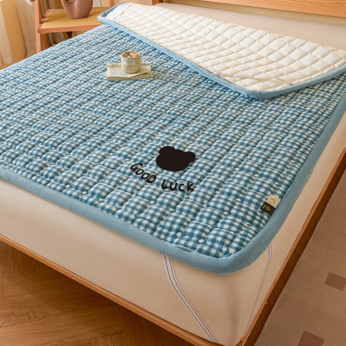 91家纺网 家纺一手货源 找家纺 爱屋及屋 2025新款无印风牛奶绒床垫-大床款 牛奶绒-蓝小格