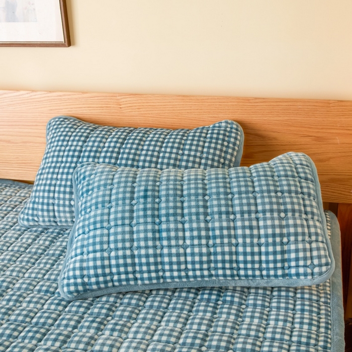 91家纺网 家纺一手货源 找家纺 爱屋及屋 2025新款无印风牛奶绒床垫-大床款 牛奶绒-蓝小格