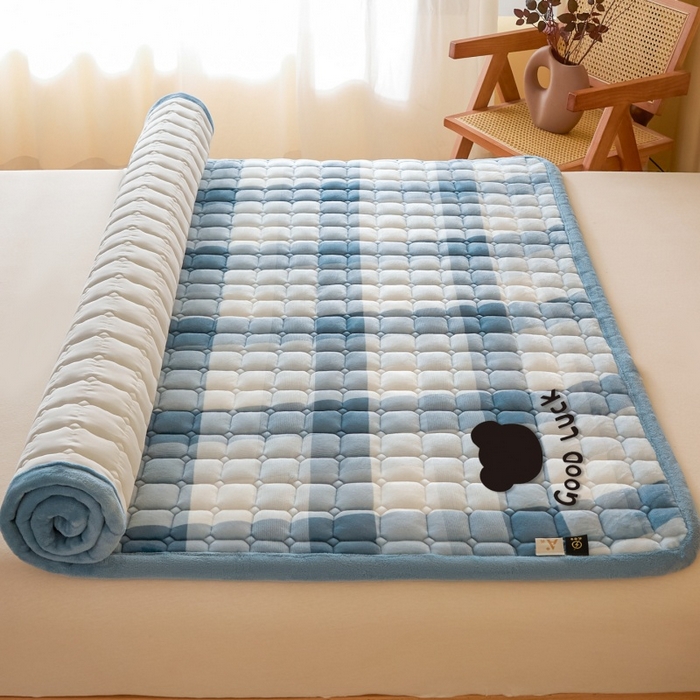 91家纺网 家纺一手货源 找家纺 爱屋及屋 2025新款无印风牛奶绒床垫-大床款 牛奶绒-蓝中格