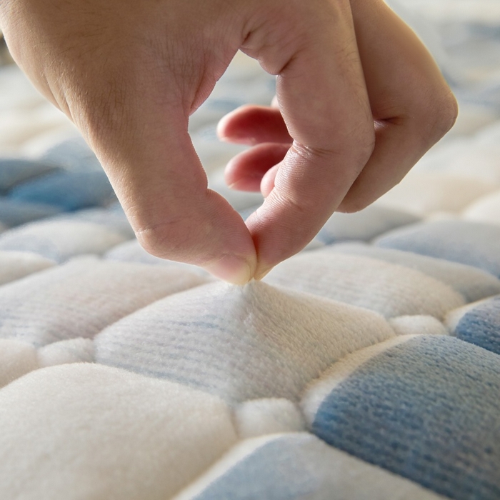 91家纺网 家纺一手货源 找家纺 爱屋及屋 2025新款无印风牛奶绒床垫-大床款 牛奶绒-蓝中格