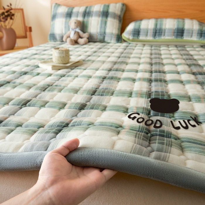 91家纺网 家纺一手货源 找家纺 爱屋及屋 2025新款无印风牛奶绒床垫-大床款 牛奶绒-韵绿格