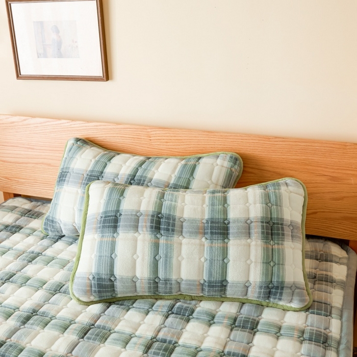 91家纺网 家纺一手货源 找家纺 爱屋及屋 2025新款无印风牛奶绒床垫-大床款 牛奶绒-韵绿格