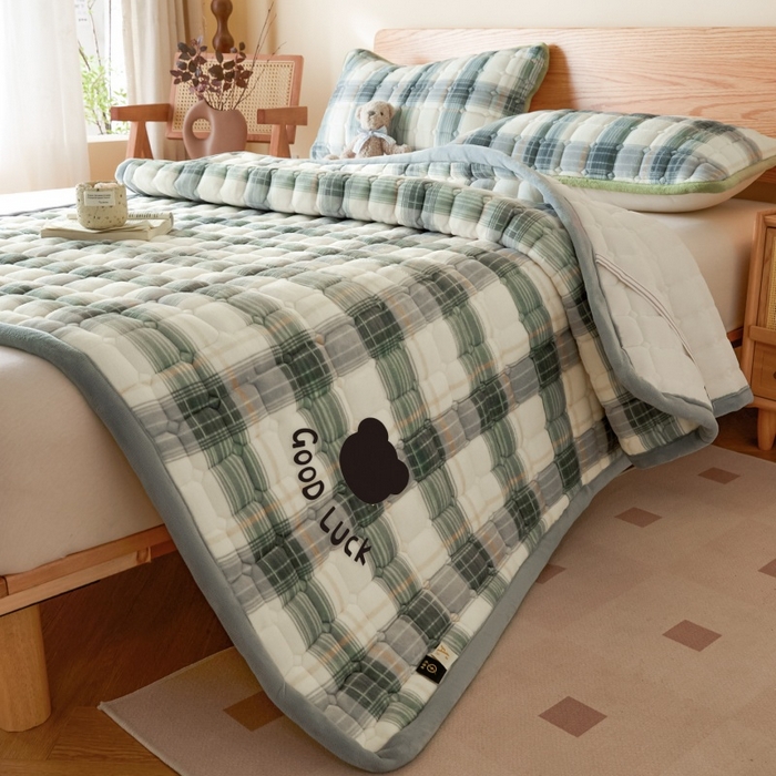 91家纺网 家纺一手货源 找家纺 爱屋及屋 2025新款无印风牛奶绒床垫-大床款 牛奶绒-韵绿格