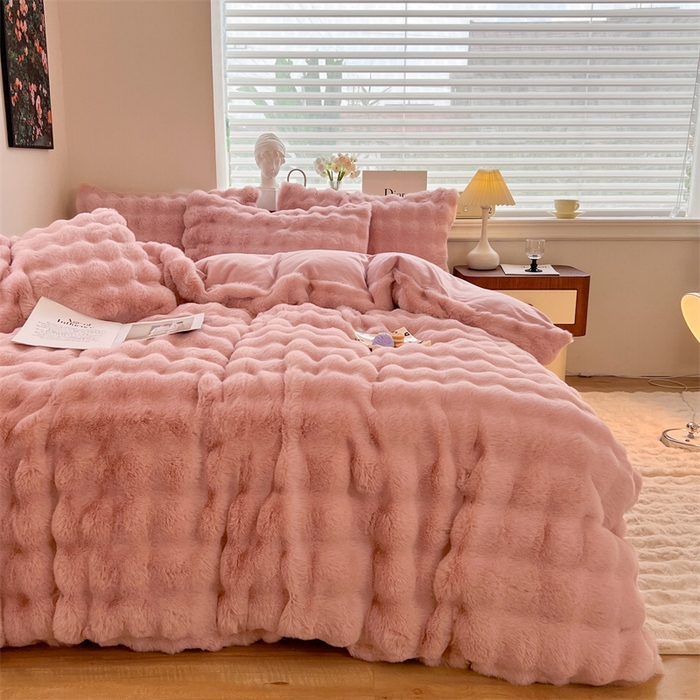 91家纺网 家纺一手货源 找家纺 悦织湾家纺 2025新款A类12斤獭兔毛580克托斯卡纳大泡泡双面兔毛绒四件套 兔兔绒-粉豆沙