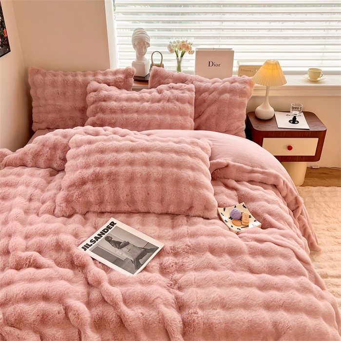 91家纺网 家纺一手货源 找家纺 悦织湾家纺 2025新款A类12斤獭兔毛580克托斯卡纳大泡泡双面兔毛绒四件套 兔兔绒-粉豆沙