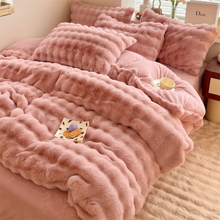 91家纺网 家纺一手货源 找家纺 悦织湾家纺 2025新款A类12斤獭兔毛580克托斯卡纳大泡泡双面兔毛绒四件套 兔兔绒-粉豆沙