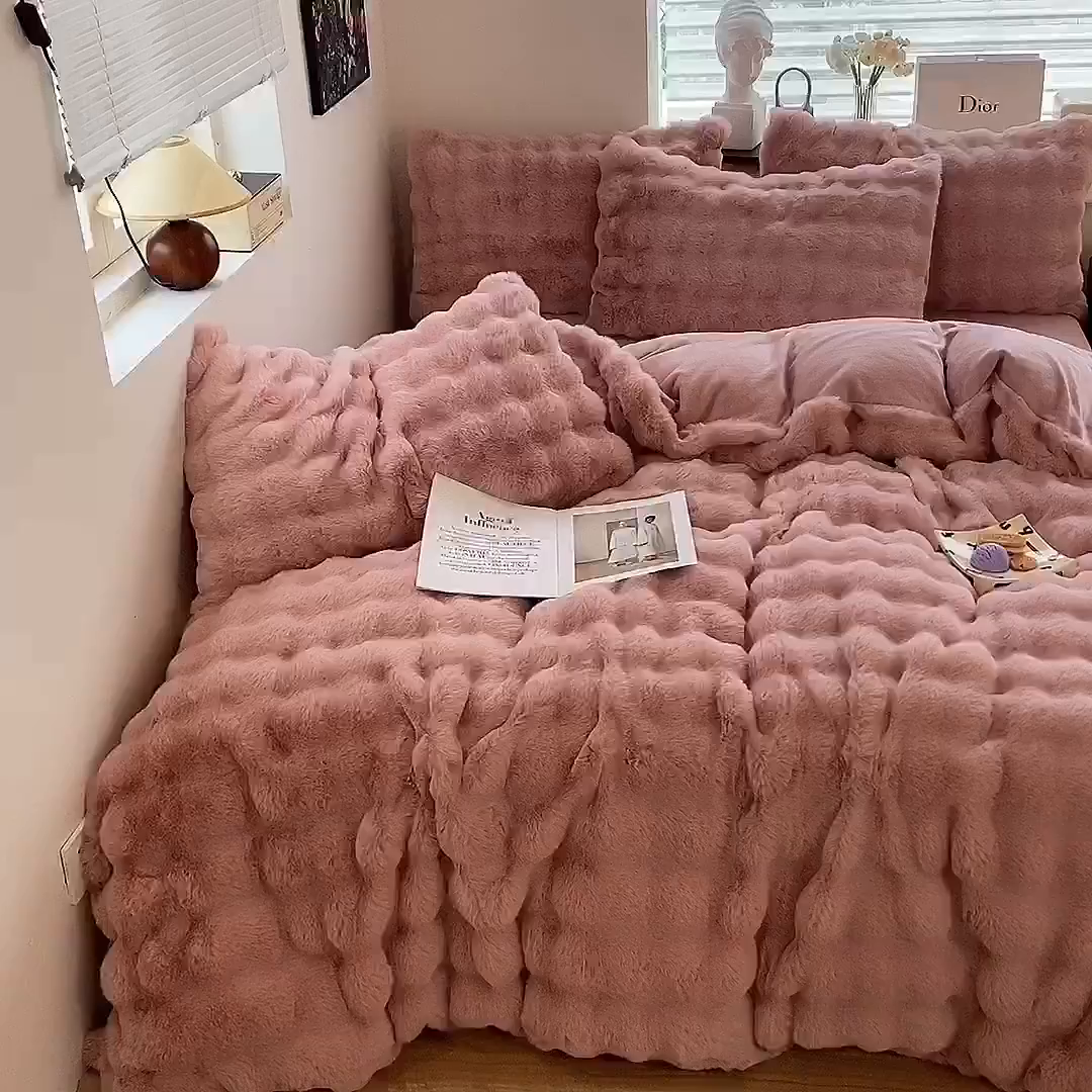 91家纺网 家纺一手货源 找家纺 悦织湾家纺 2025新款A类12斤獭兔毛580克托斯卡纳大泡泡双面兔毛绒四件套 兔兔绒-粉豆沙