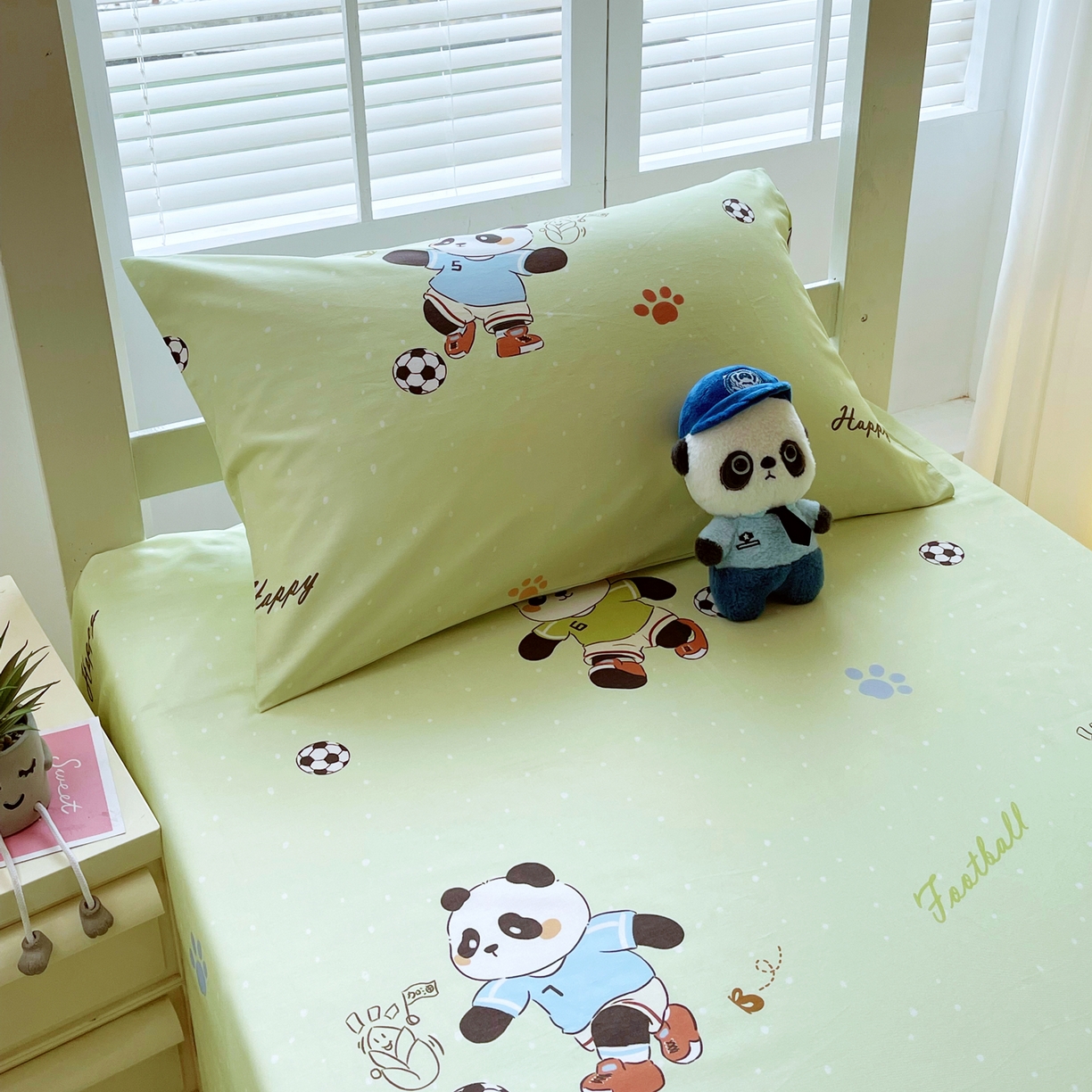 91家纺网 家纺一手货源 找家纺 金鑫汇家纺 2025新款A类全棉纯棉印花学生床宿舍上下铺三件套 足球争霸赛·绿