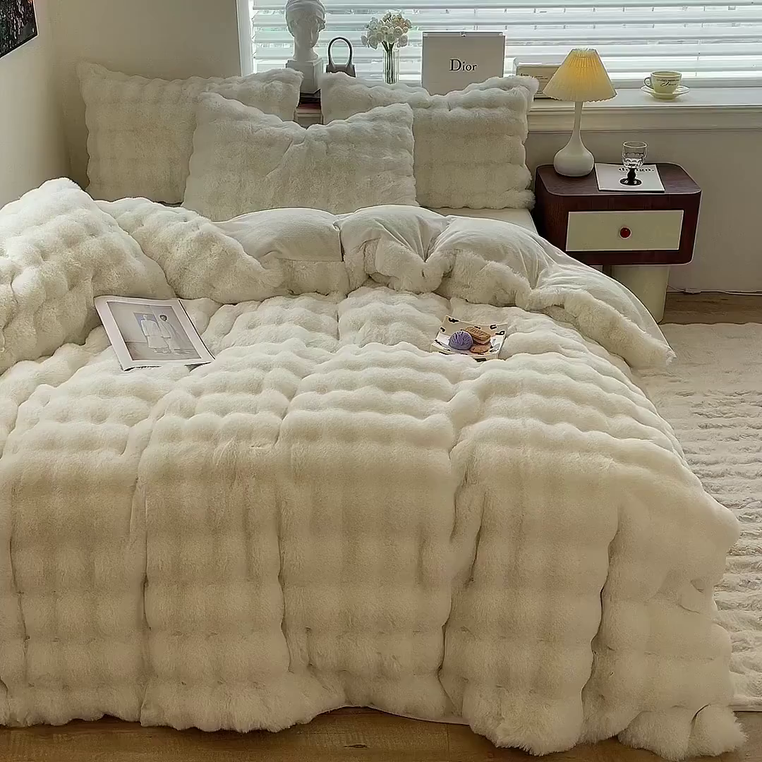 91家纺网 家纺一手货源 找家纺 悦织湾家纺 2025新款A类12斤獭兔毛580克托斯卡纳大泡泡双面兔毛绒四件套 兔兔绒-肌肤白