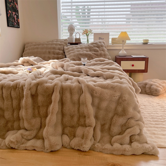 91家纺网 家纺一手货源 找家纺 悦织湾家纺 2025新款A类12斤獭兔毛580克托斯卡纳大泡泡双面兔毛绒四件套 兔兔绒-咖色