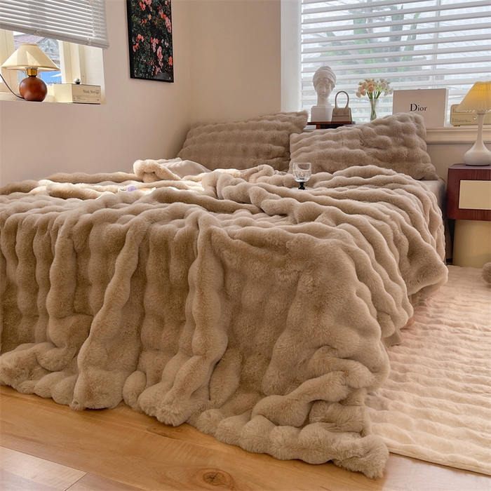 91家纺网 家纺一手货源 找家纺 悦织湾家纺 2025新款A类12斤獭兔毛580克托斯卡纳大泡泡双面兔毛绒四件套 兔兔绒-咖色