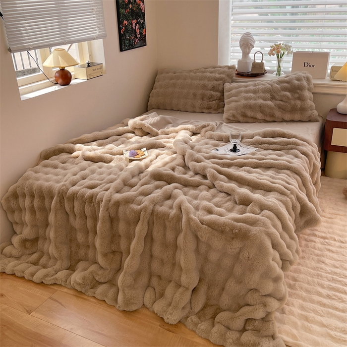 91家纺网 家纺一手货源 找家纺 悦织湾家纺 2025新款A类12斤獭兔毛580克托斯卡纳大泡泡双面兔毛绒四件套 兔兔绒-咖色