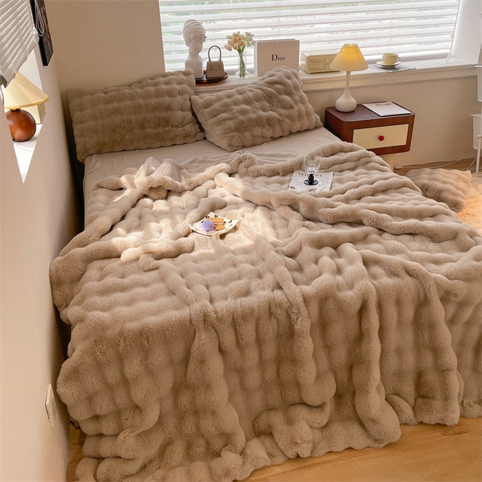 91家纺网 家纺一手货源 找家纺 悦织湾家纺 2025新款A类12斤獭兔毛580克托斯卡纳大泡泡双面兔毛绒四件套 兔兔绒-咖色