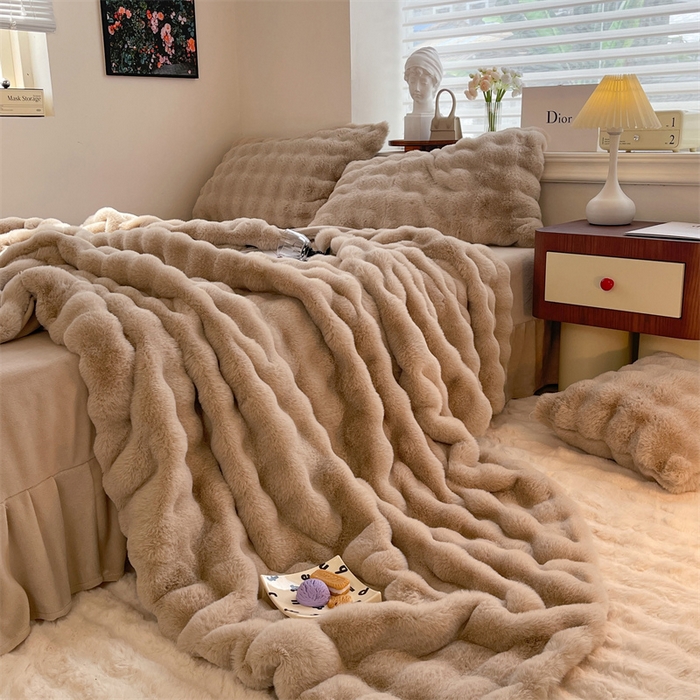 91家纺网 家纺一手货源 找家纺 悦织湾家纺 2025新款A类12斤獭兔毛580克托斯卡纳大泡泡双面兔毛绒四件套 兔兔绒-咖色