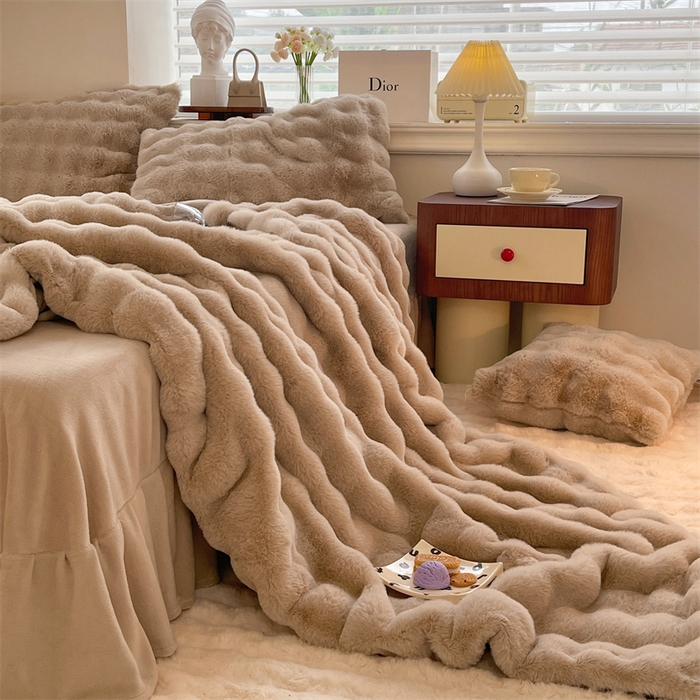 91家纺网 家纺一手货源 找家纺 悦织湾家纺 2025新款A类12斤獭兔毛580克托斯卡纳大泡泡双面兔毛绒四件套 兔兔绒-咖色