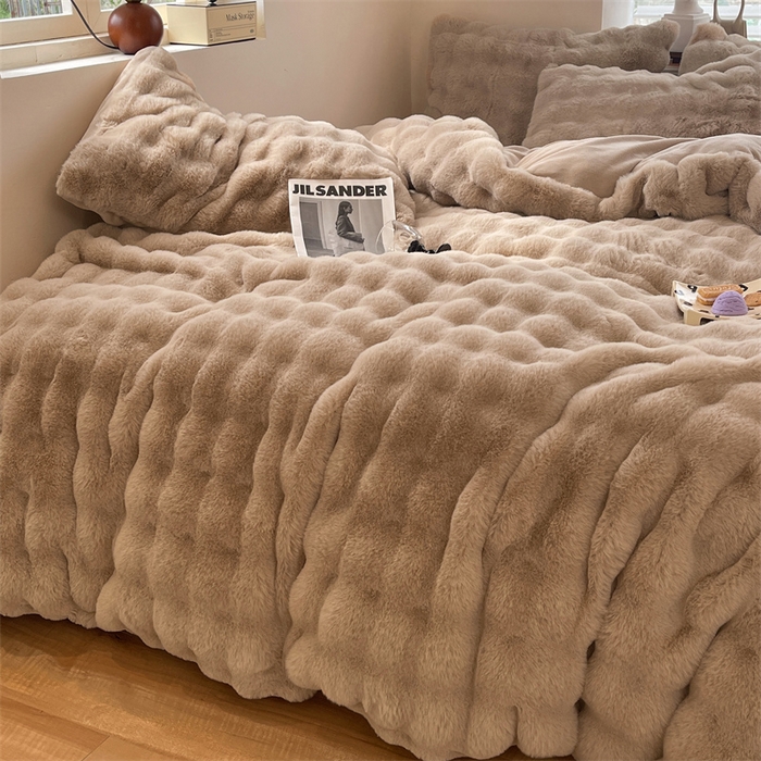 91家纺网 家纺一手货源 找家纺 悦织湾家纺 2025新款A类12斤獭兔毛580克托斯卡纳大泡泡双面兔毛绒四件套 兔兔绒-咖色