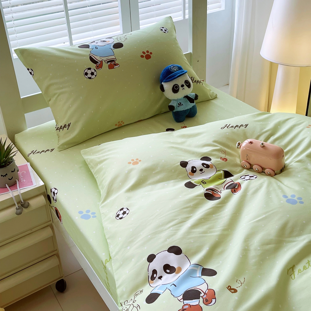 91家纺网 家纺一手货源 找家纺 金鑫汇家纺 2025新款A类全棉纯棉印花学生床宿舍上下铺三件套 足球争霸赛·绿