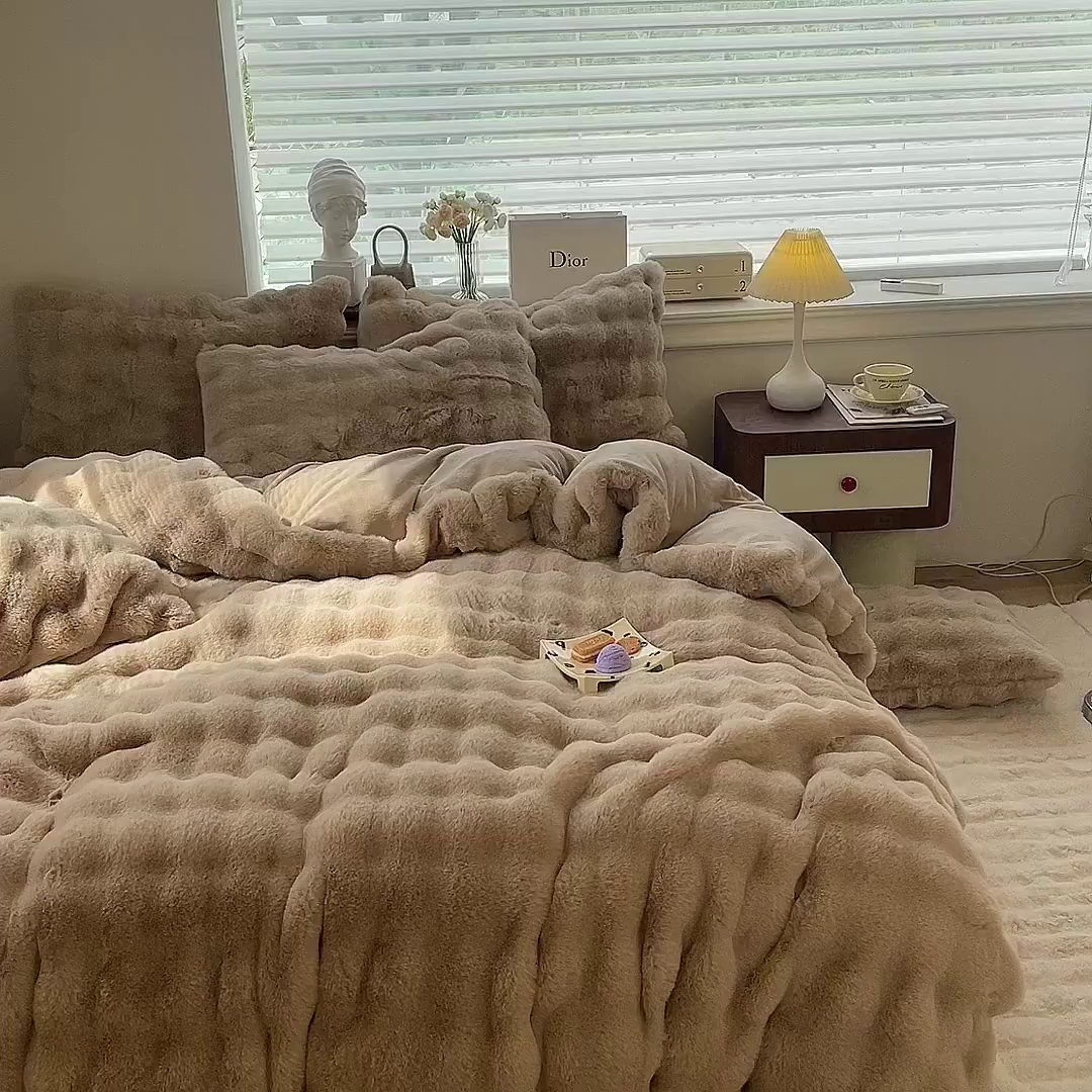 91家纺网 家纺一手货源 找家纺 悦织湾家纺 2025新款A类12斤獭兔毛580克托斯卡纳大泡泡双面兔毛绒四件套 兔兔绒-咖色