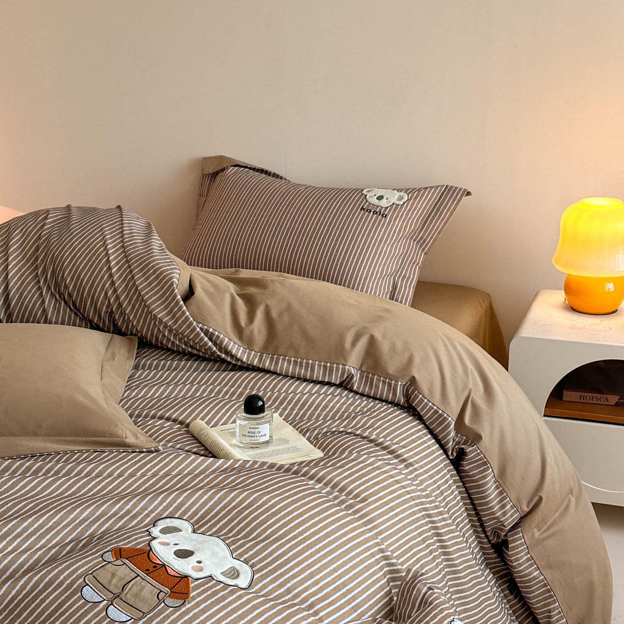 91家纺网 家纺一手货源 找家纺 禾时 2025新款全棉磨毛卡通刺绣四件套 米乐（咖）