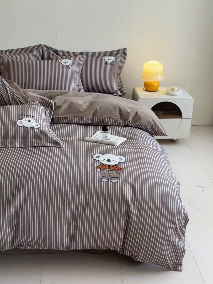 91家纺网 家纺一手货源 找家纺 禾时 2025新款全棉磨毛卡通刺绣四件套 米乐（咖）