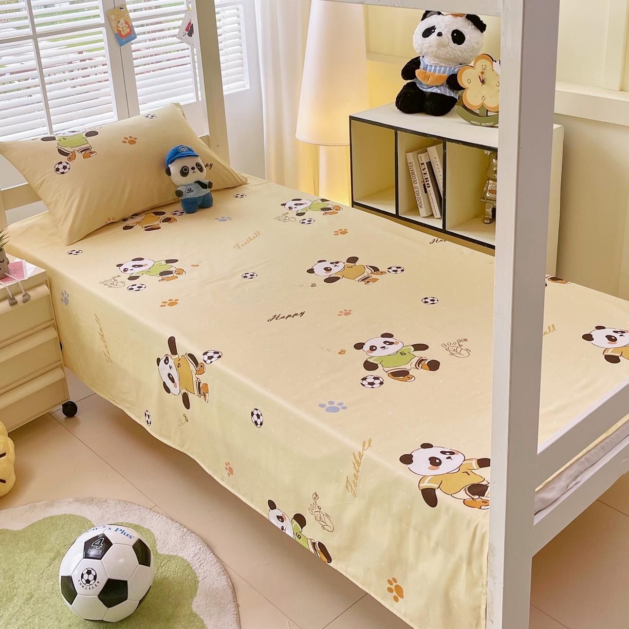 91家纺网 家纺一手货源 找家纺 金鑫汇家纺 2025新款A类全棉纯棉印花学生床宿舍上下铺三件套 足球争霸赛-黄