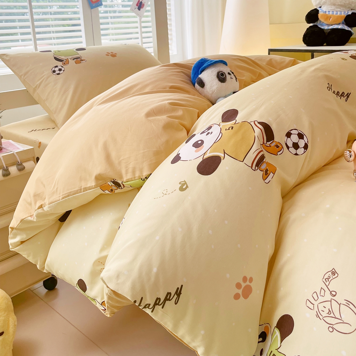 91家纺网 家纺一手货源 找家纺 金鑫汇家纺 2025新款A类全棉纯棉印花学生床宿舍上下铺三件套 足球争霸赛-黄