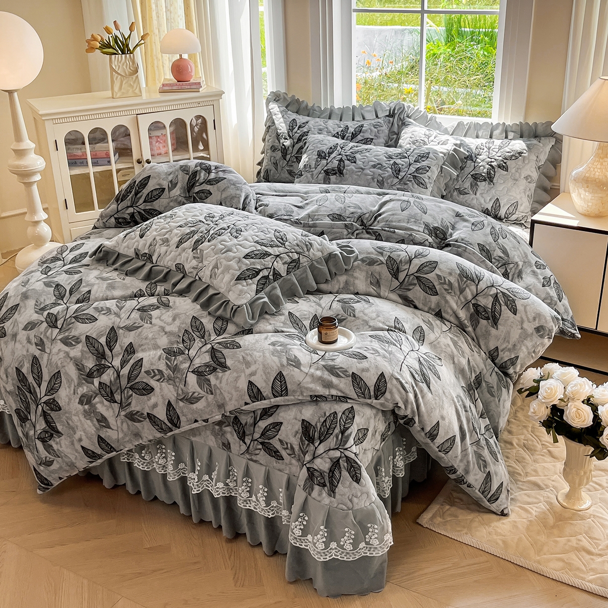 91家纺网 家纺一手货源 找家纺 （总）提花大世界 2025新款爆款高克重牛奶绒印花夹棉蕾丝花边床盖床裙单件三件四件套