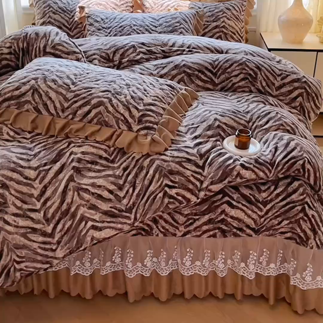 91家纺网 家纺一手货源 找家纺 （总）提花大世界 2025新款爆款高克重牛奶绒印花夹棉蕾丝花边床盖床裙单件三件四件套