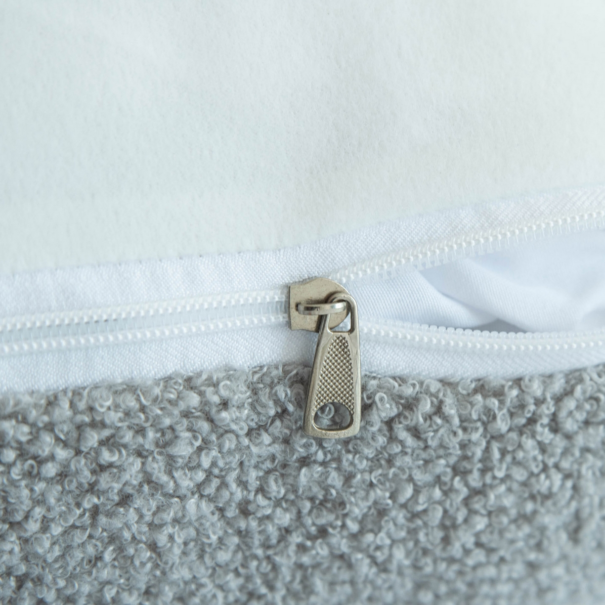 91家纺网 家纺一手货源 找家纺 美达人 2025新款泰迪毛面包组合款靠垫靠背 泰迪绒【无床头魔术贴】灰